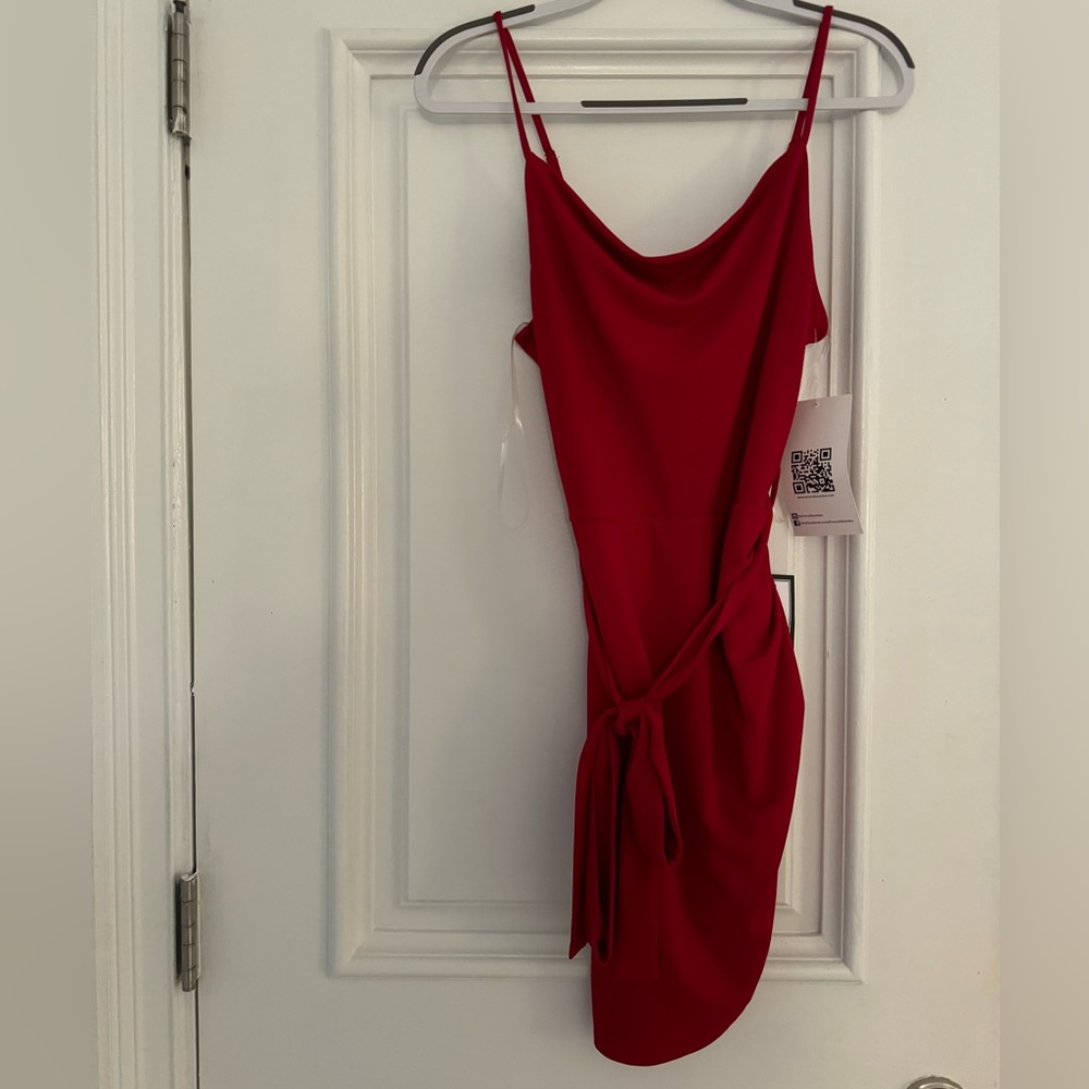 Slim NEW red dress